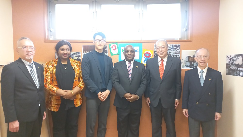 H.E. Ambassador Baraka Luvanda in a group photo with Principal and Chairman of  Sanae Kindergarten School Mr. Koichi Yoshikawa, and their delegations, at the school facilities in Moriguchi City, Osaka.