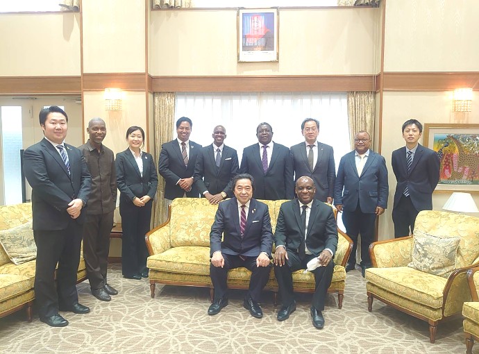H.E. Ambassador Baraka Luvanda in a group photo with Mayor Shigeharu Uchiya (sitting) with Tanzania Embassy Staff and Mayor’s accompanying Senior Officials from Nagai City
