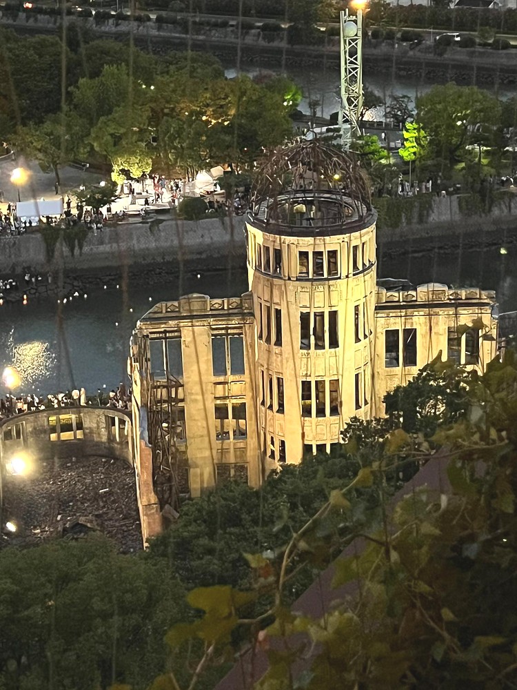 Masalia ya jengo (Dome) kutokana na mlipuko wa bomu kwenye eneo la biashara na viwanda.