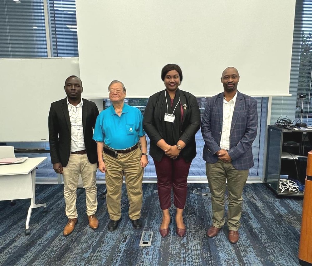 Ms. Edna Dioniz Chuku, Counsellor (Economic Affairs) in a picture with two Tanzanian PhD students studying at Kyushu University under the sponsorship of the KIZUNA Program accompanied with their Program Manager, in Tokyo