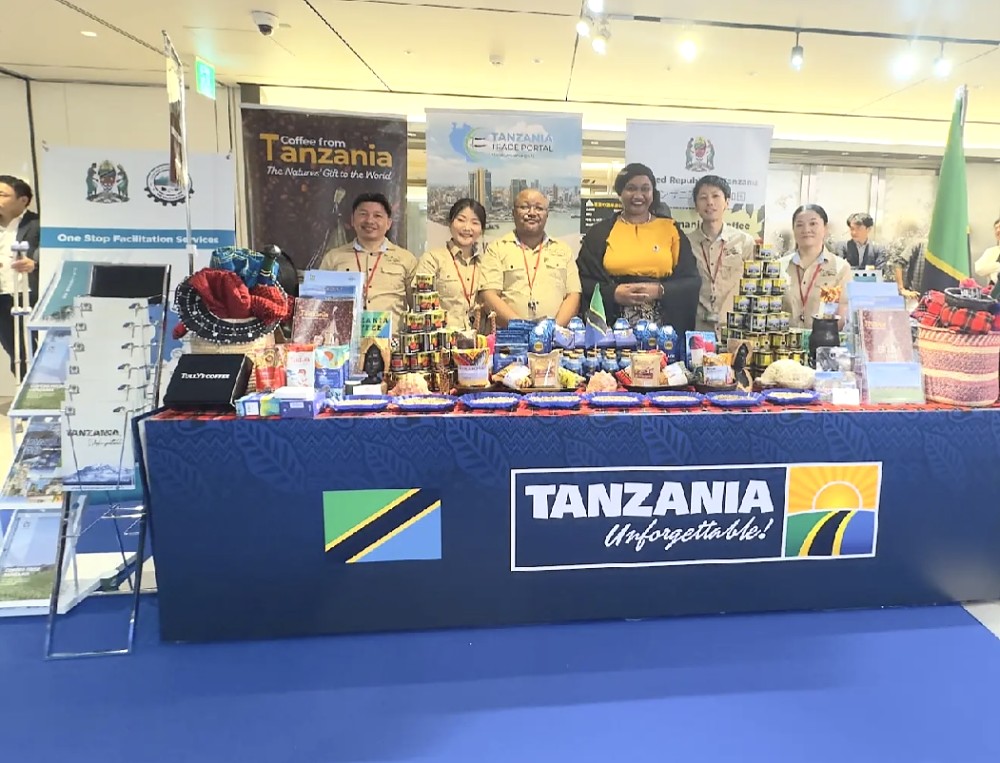 Maafisa Ubalozi wakati wa Hafla ya Uzinduzi wa Kahawa mbili za Tanzania kupitia Kampuni ya ITO EN na TULLY’S COFFEE, nchini Japan, tarehe 1 Oktoba 2024