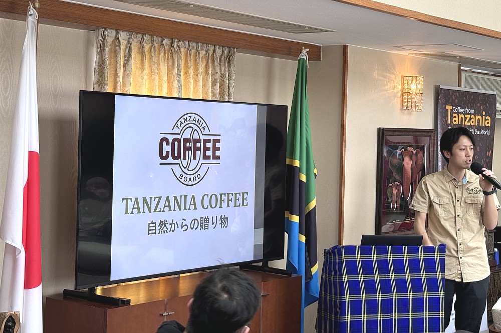 Semina maalum kuhusu kahawa ya Tanzania kitolewa kwa washiriki waliohudhuria hafla ya uzinduzi wa aina tatu za kahawa ya Tanzania zilizozinduliwa na Kampuni ya ITO EN na Tully’s Coffee, nchini Japan