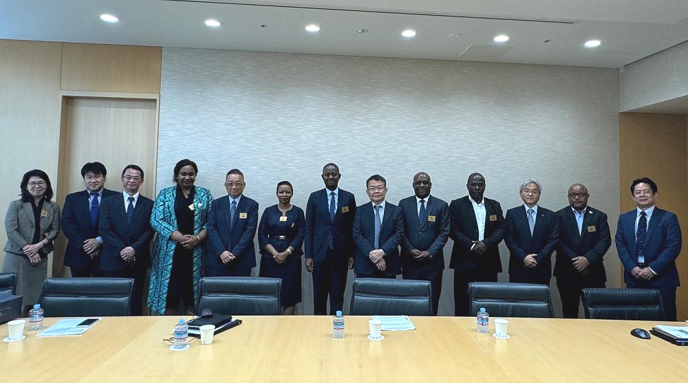 Picha ya pamoja na Watendaji wa Kampuni ya TOYOTA TSUSHO kwenye Makao Makuu ya kampuni hiyo, jijini Tokyo, Japan, tarehe 27 Mei 2024