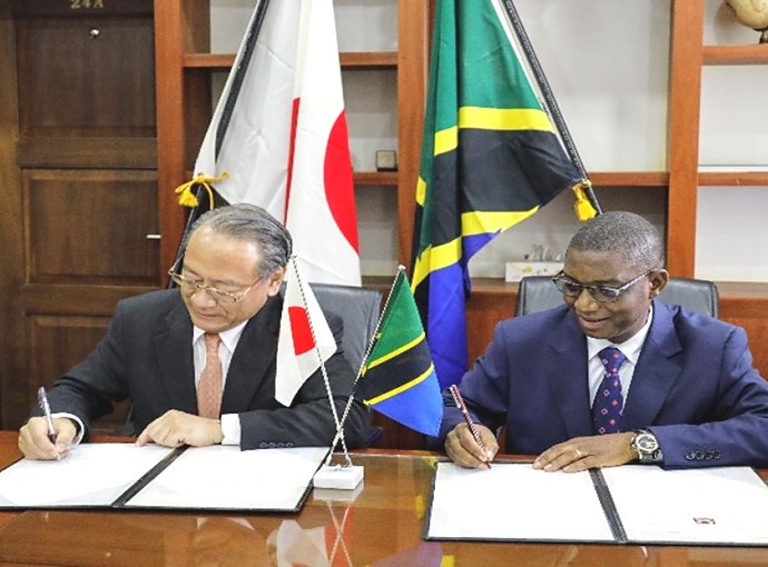 Mr. Emmanuel Tutuba, Permanent Secretary of the Ministry of Finance and Planning at the signing ceremony with H.E. Goto Shinichi, Ambassador of Japan in the United Republic of Tanzania