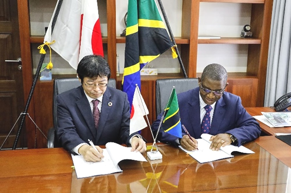 Mr. Emmanuel Tutuba, Permanent Secretary of the Ministry of Finance and Planning at the signing ceremony with Mr. Yamamura Naofumi, Chief Representative of Japan International Cooperation Agency (JICA) Tanzania office in Dar es Salaam