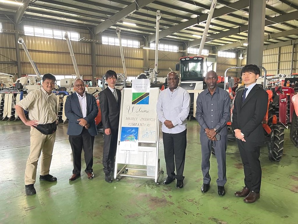 H.E. Ambassador Baraka Luvanda in a picture with the representatives of the Market Enterprise Company