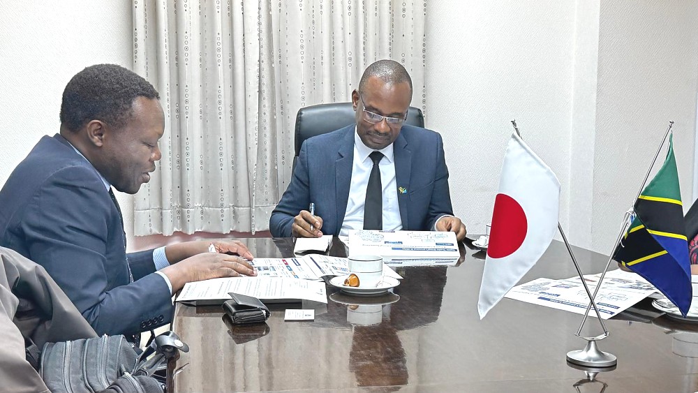 H.E. Anderson Mutatembwa in discussions with Mr. James Odera, Projects Manager G1, Africa Power & Infrastructure Department from Toyota Tsusho Corporation