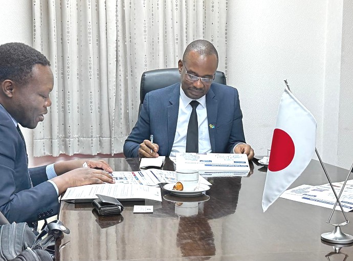 H.E. Anderson Mutatembwa in discussions with Mr. James Odera, Projects Manager G1, Africa Power & Infrastructure Department from Toyota Tsusho Corporation