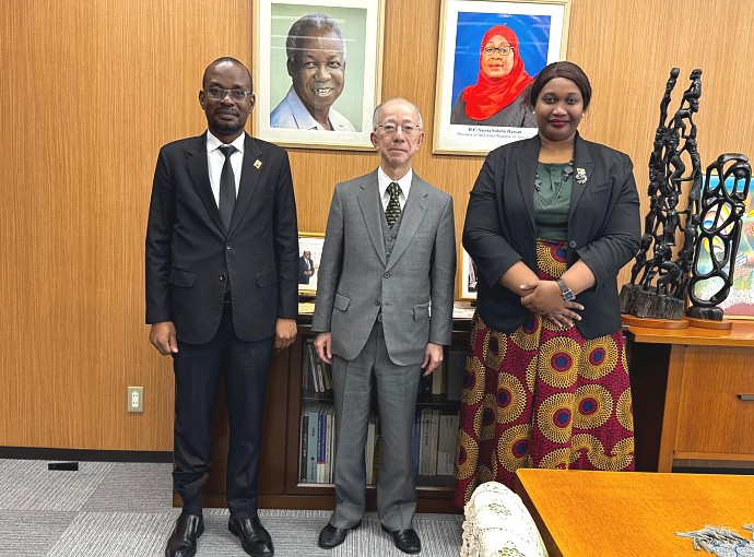 H.E. Ambassador Anderson Mutatembwa accampanied by Ms. Edna Dioniz Chuku, Counsellor Economic Affairs of the Embassy, paid a courtesy visit to Dr. Kazusue Konoike, the Honorary Consul of Tanzania in Osaka.