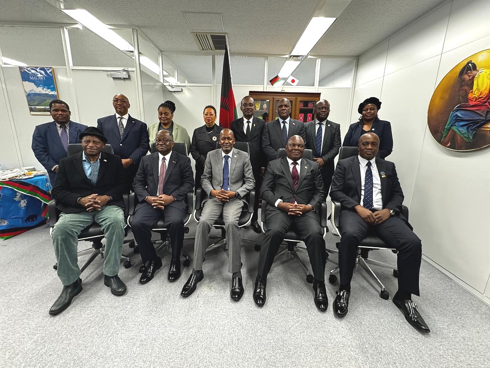 H.E. Anderson Mutatembwa, in a group photo with Ambassadors and diplomats from SADC Member States accredited to Japan, in a welcoming meeting of H.E. Elias Magosi, Executive Secretary of the Southern African Development Community (SADC)