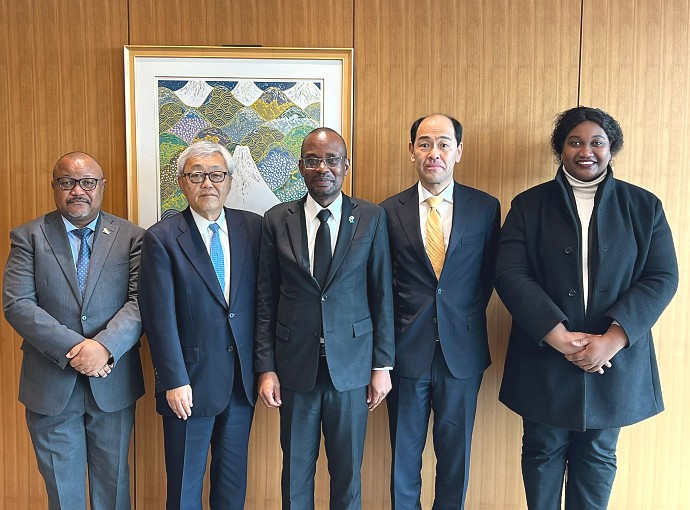 Mheshimiwa Balozi Anderson Mutatembwa alipotembelea Makao Makuu ya Marubeni Corporation jijini Tokyo, na kufanya mazungumzo na watendaji wakuu wa kampuni hiyo, tarehe 17 Februari 2026