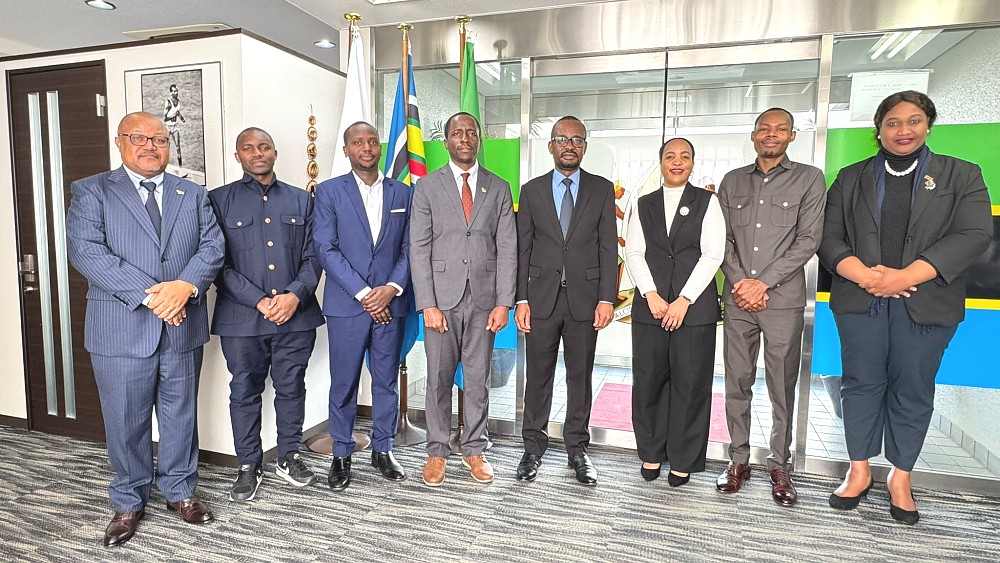 Mheshimiwa Anderson Mutatembwa na Viongozi wa Jumuiya ya Wanafunzi wa Tanzania wanaosoma katika vyuo vikuu mbalimbali nchini Japan (Tanzania Students in Japan - TSJ)