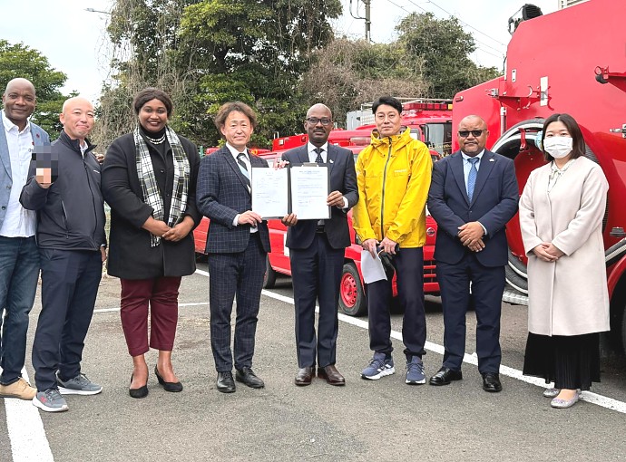 Balozi Anderson Mutatembwa apokea magari ya zimamoto na uokoaji yaliyotolewa msaada na Japan Firefighters Association kwa Tanzania