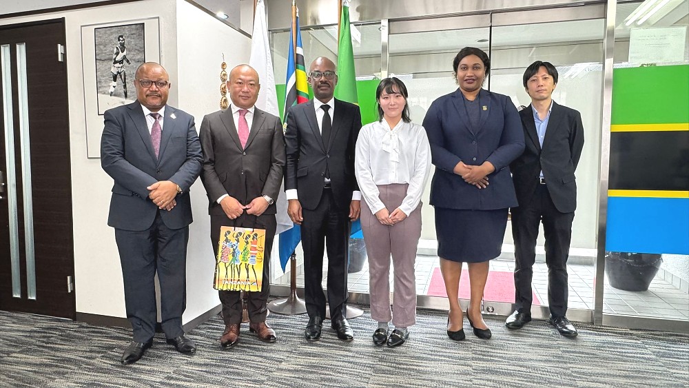 H.E. Anderson Mutatembwa in a group photo with Mr. Kenichi Taneya, Vice Chairman of the Japan Used Motor Vehicle Exporters Association (JUMVEA) and Director in charge of Saint Parts (Premium Auto Parts Co. Ltd).