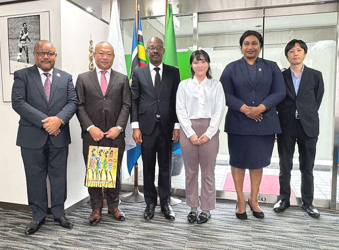 H.E. Anderson Mutatembwa in a group photo with Mr. Kenichi Taneya, Vice Chairman of the Japan Used Motor Vehicle Exporters Association (JUMVEA) and Director in charge of Saint Parts (Premium Auto Parts Co. Ltd).