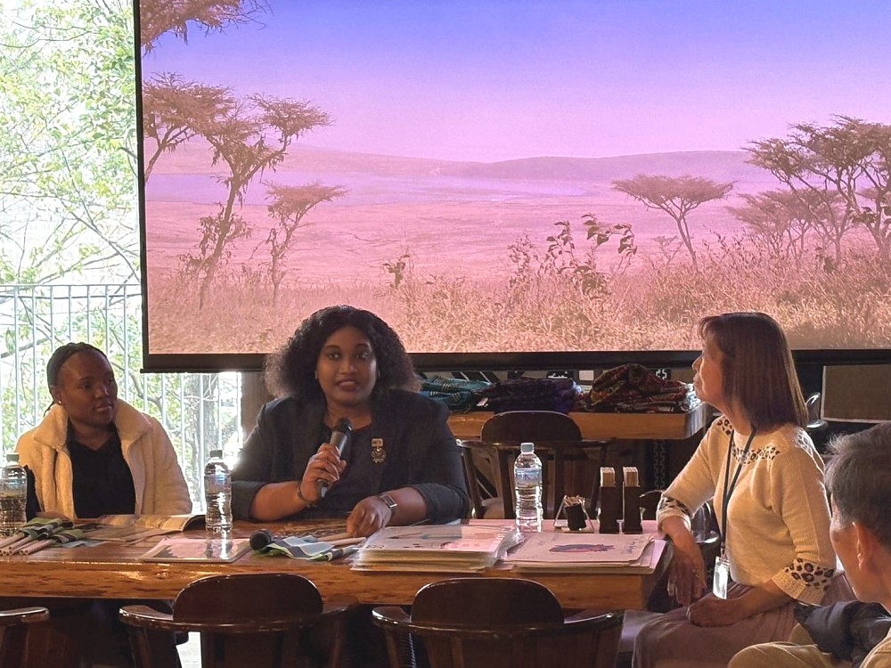 Ms. Edna Dioniz Chuku, Counselor (Economic Affairs), delivers a presentation about Tanzania at the Tanzania Promotion Event organized by NGO TOFA. In the photo are also Ms. Vicky Mnzava, Embassy Administrative Attachee, and Ms. Chihiro Tanaka of NGO TOFA.