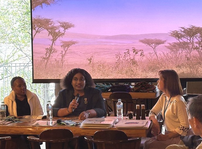 Ms. Edna Dioniz Chuku, Counselor (Economic Affairs), delivers a presentation about Tanzania at the Tanzania Promotion Event organized by NGO TOFA. In the photo are also Ms. Vicky Mnzava, Embassy Administrative Attachee, and Ms. Chihiro Tanaka of NGO TOFA.