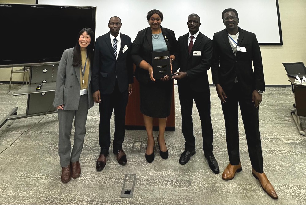 Ms. Edna Dioniz Chuku, Counselor for Economic Affairs, in a photo with Tanzania participants during the final presentation of the KIZUNA Program, including two PhD candidates and one master's degree graduate, accompanied by JICA representative, at JICA HQ