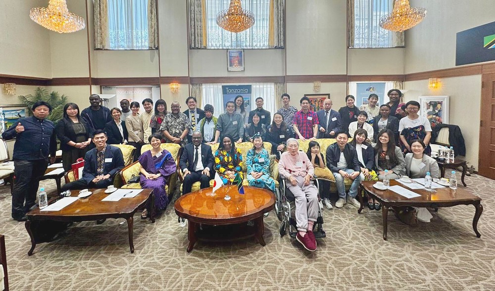 Mheshimiwa Balozi Anderson Mutatembwa alikutana na kufanya mazungumzo na Jumuiya ya Wajapani waliojitolea nchini Tanzania (Japan Overseas Cooperation Volunteers - JOCV), tarehe 29 Machi 2026.