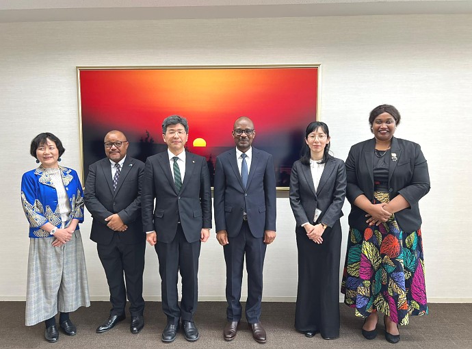 Ambassador Anderson Mutatembwa with Vice President of SOKA University, Professor Akio Nishiura. Accompanied by their respective staff.