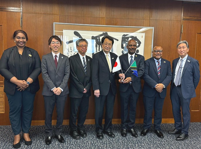 Mheshimiwa Anderson Mutatembwa, Balozi wa Jamhuri ya Muungano wa Tanzania nchini Japan, alipokutana na kufanya mazungumzo na Rais wa University of Tsukuba, Dkt. Kyosuke Nagata.