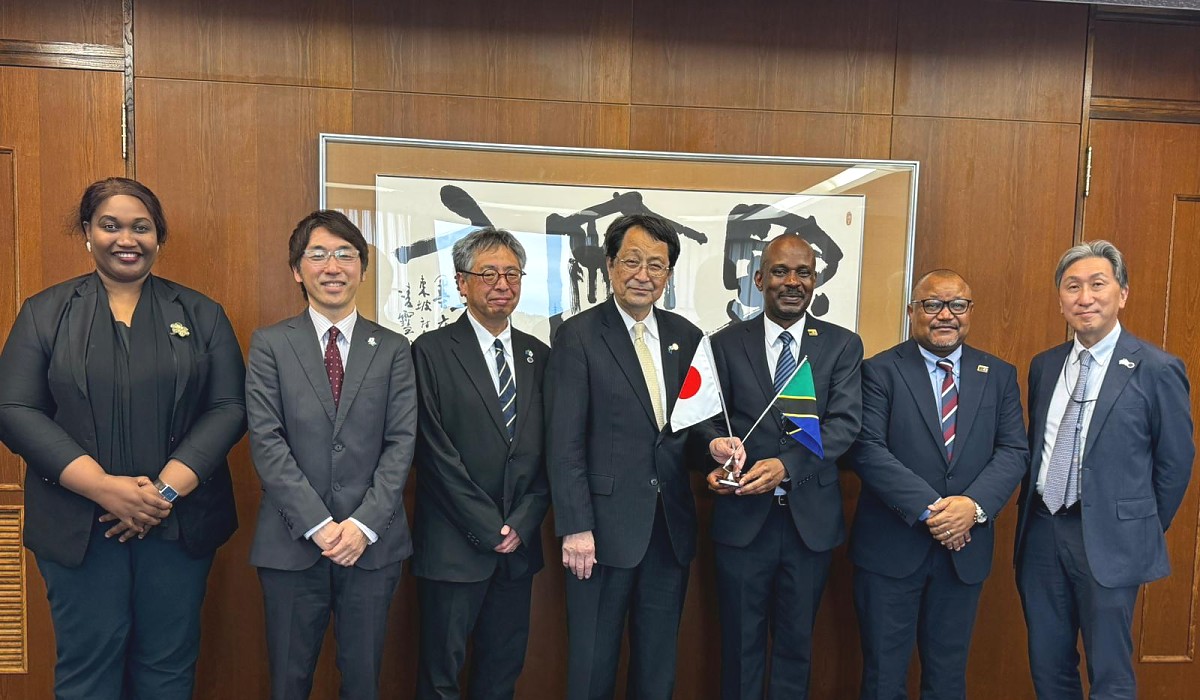 Mheshimiwa Anderson Mutatembwa, Balozi wa Jamhuri ya Muungano wa Tanzania nchini Japan, alipokutana na kufanya mazungumzo na Rais wa University of Tsukuba, Dkt. Kyosuke Nagata.