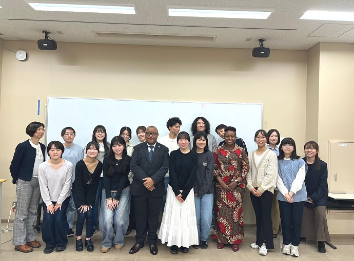 Semina kuhusu Tanzania katika Chuo Kikuu cha Masomo ya Kigeni cha Tokyo - Tokyo University of Foreign Studies (TUFS), iliyotolewa na Maafisa Ubalozi