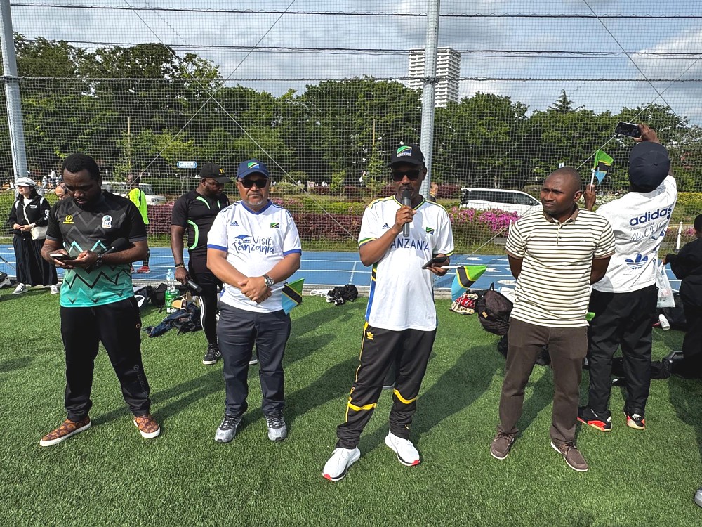 Balozi Anderson Mutatembwa akifungua Mashindano ya Mpira wa Miguu kwa DIASPORA ya kuadhimisha Miaka 62 ya Jamhuri ya Muungano wa Tanzania