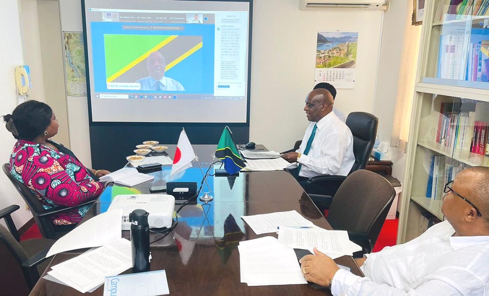 Balozi Baraka Luvanda akitoa Hotuba kwenye Kongamano la Kwanza la Uwekezaji kwa Kampuni za Japan, lililofanyika kwa njia ya mtandao